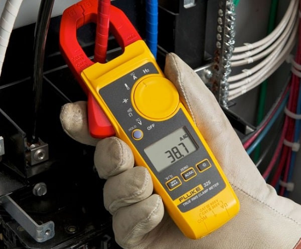 Ampe kìm Fluke 376 FC và Fluke 325 sở hữu dải đo lường lớn